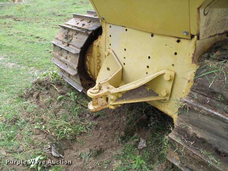 image for item DE5233 1993 Komatsu D65EX-12 dozer