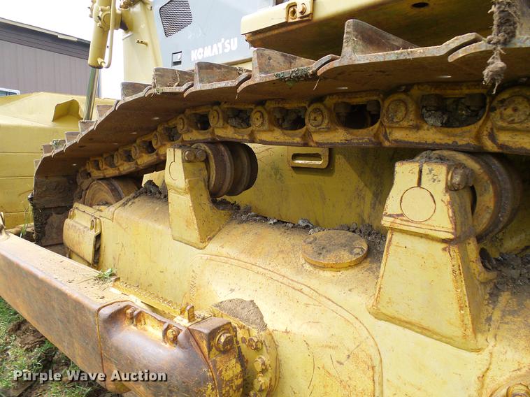 image for item DE5233 1993 Komatsu D65EX-12 dozer