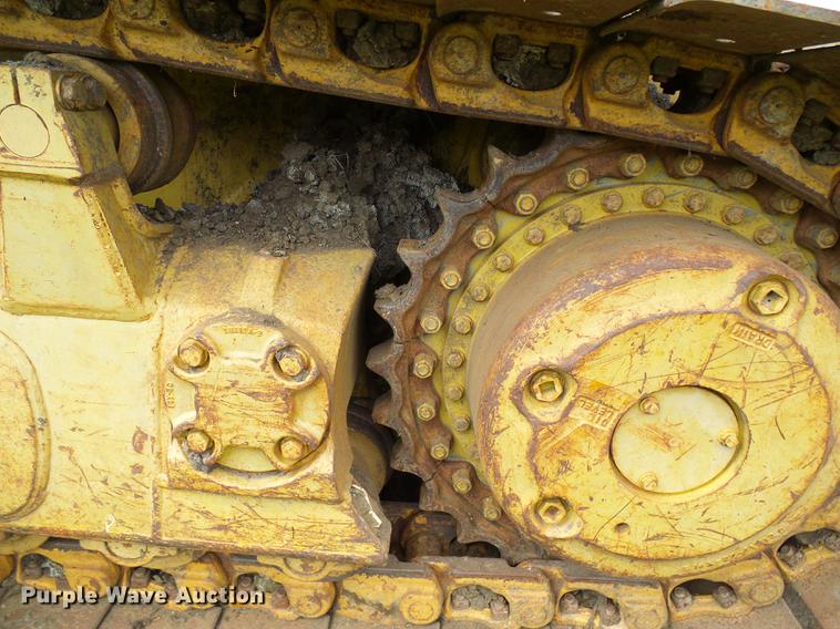 image for item DE5233 1993 Komatsu D65EX-12 dozer
