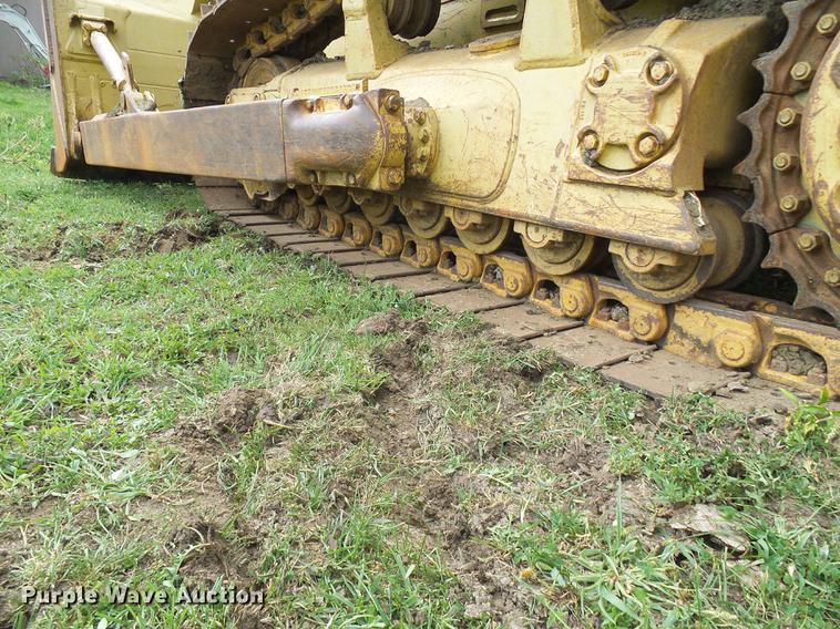 image for item DE5233 1993 Komatsu D65EX-12 dozer
