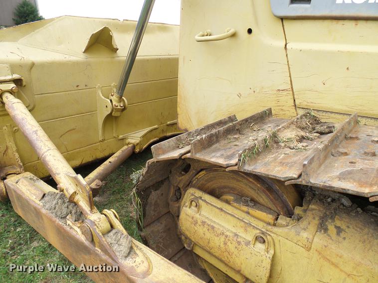 image for item DE5233 1993 Komatsu D65EX-12 dozer