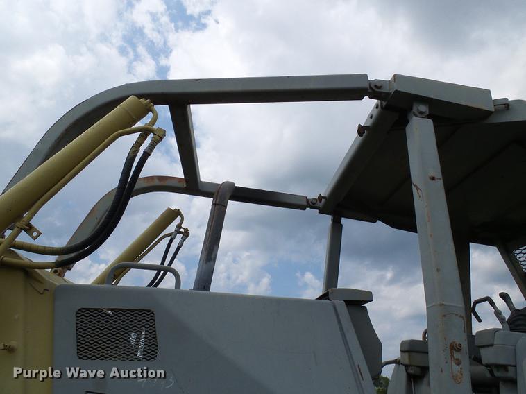 image for item DE5233 1993 Komatsu D65EX-12 dozer