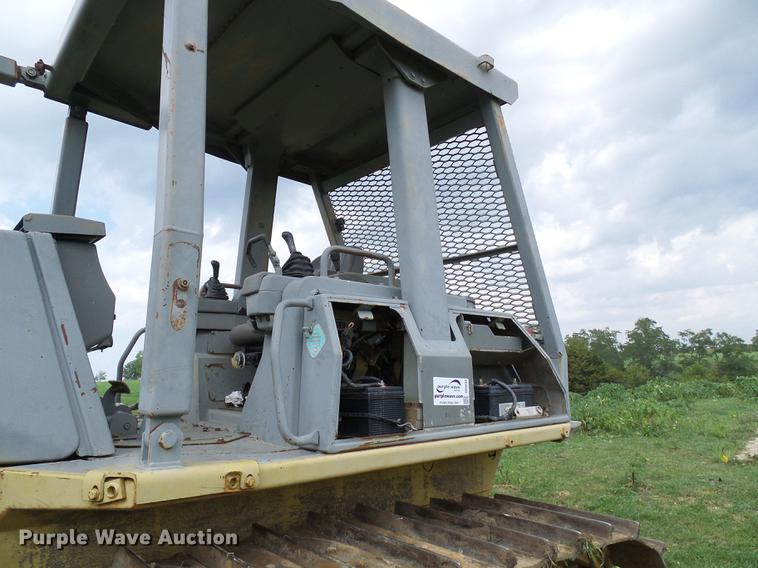 image for item DE5233 1993 Komatsu D65EX-12 dozer