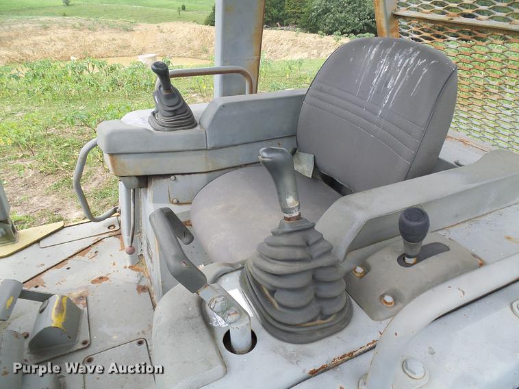 image for item DE5233 1993 Komatsu D65EX-12 dozer