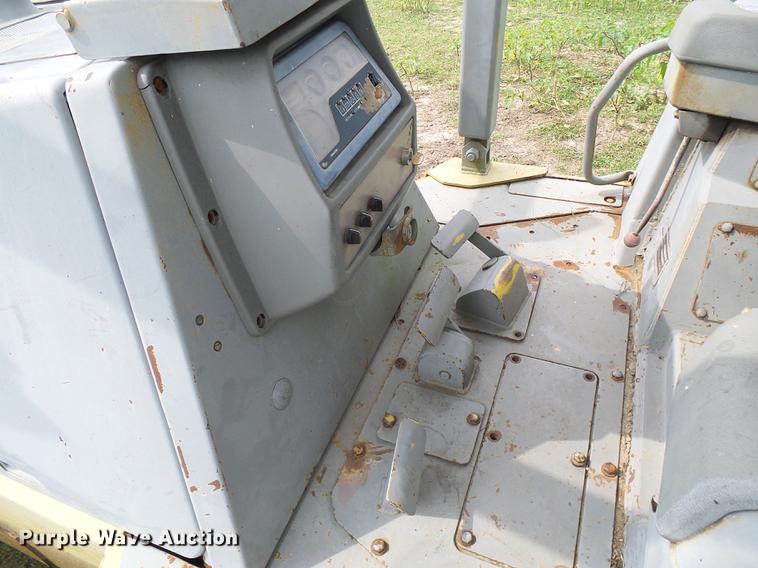 image for item DE5233 1993 Komatsu D65EX-12 dozer