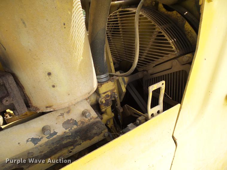 image for item DE5233 1993 Komatsu D65EX-12 dozer