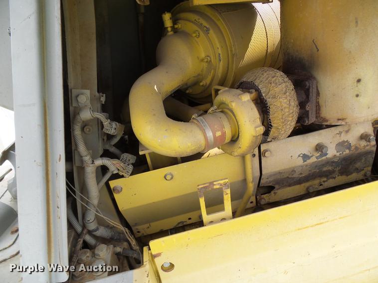 image for item DE5233 1993 Komatsu D65EX-12 dozer