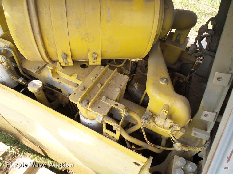 image for item DE5233 1993 Komatsu D65EX-12 dozer