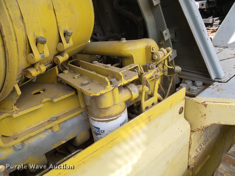 image for item DE5233 1993 Komatsu D65EX-12 dozer