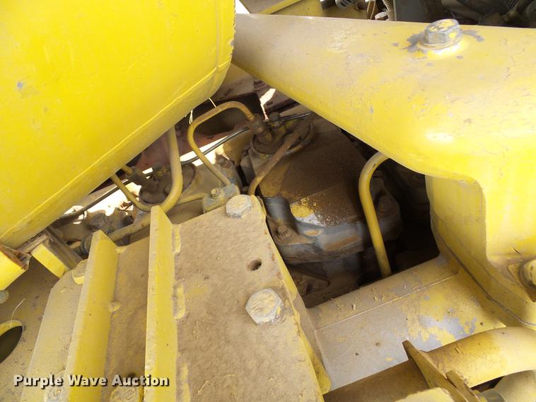 image for item DE5233 1993 Komatsu D65EX-12 dozer