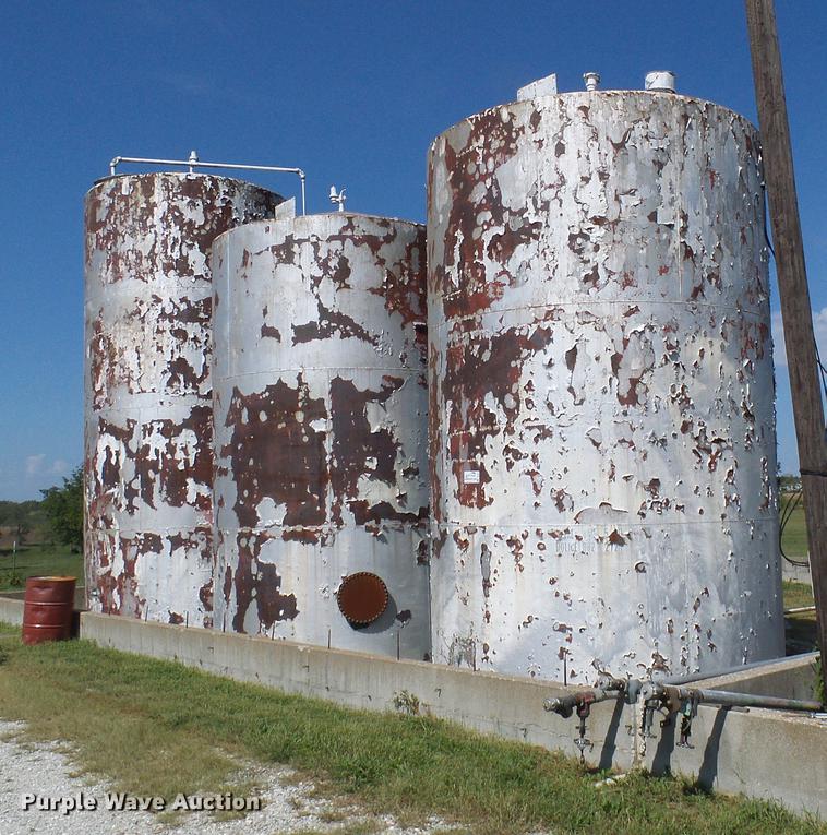 image for item DE5237 Fuel tanks and pumps