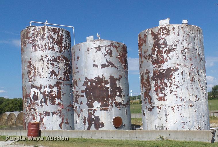 image for item DE5237 Fuel tanks and pumps