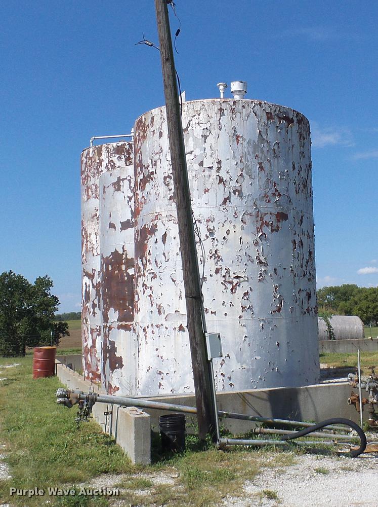 image for item DE5237 Fuel tanks and pumps