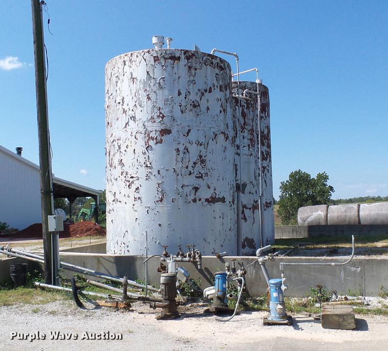 image for item DE5237 Fuel tanks and pumps