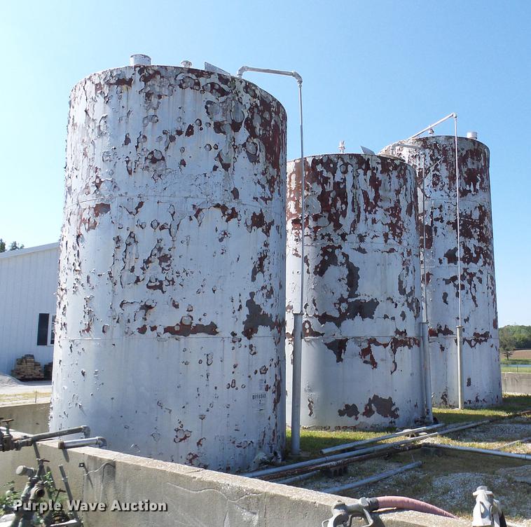 image for item DE5237 Fuel tanks and pumps