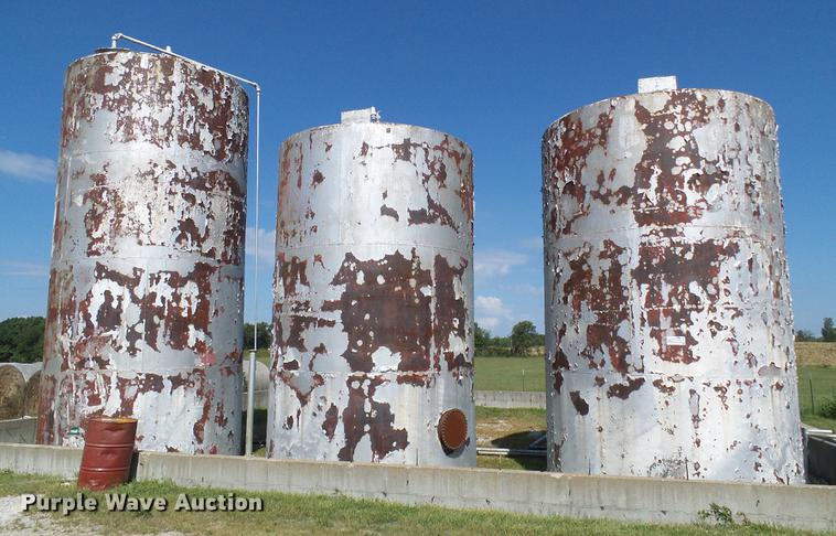 image for item DE5237 Fuel tanks and pumps