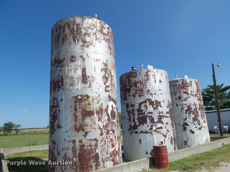 image for item DE5237 Fuel tanks and pumps