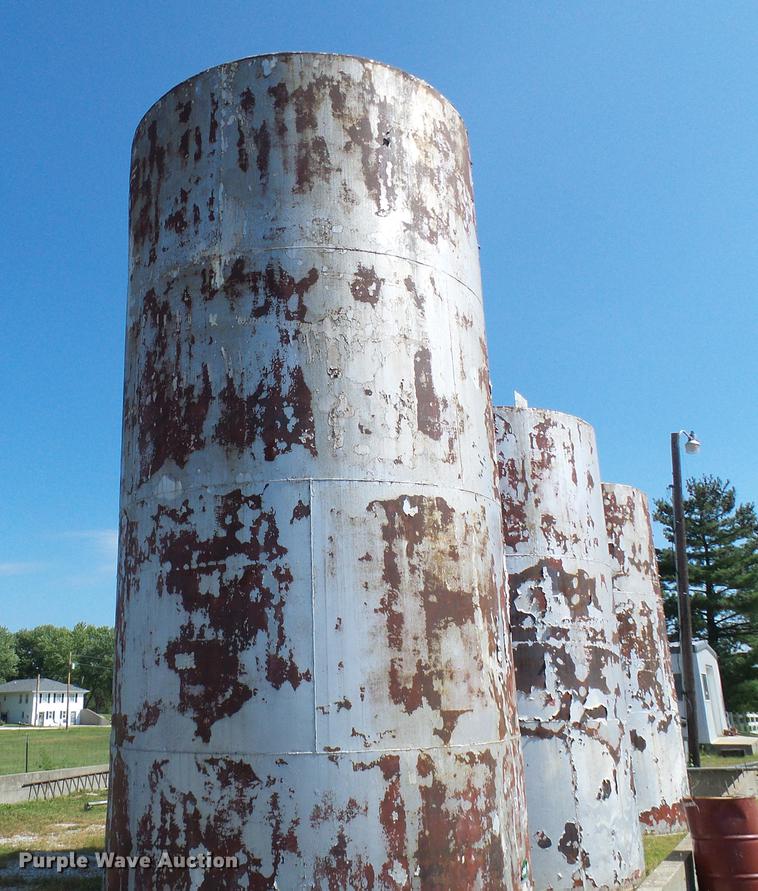 image for item DE5237 Fuel tanks and pumps