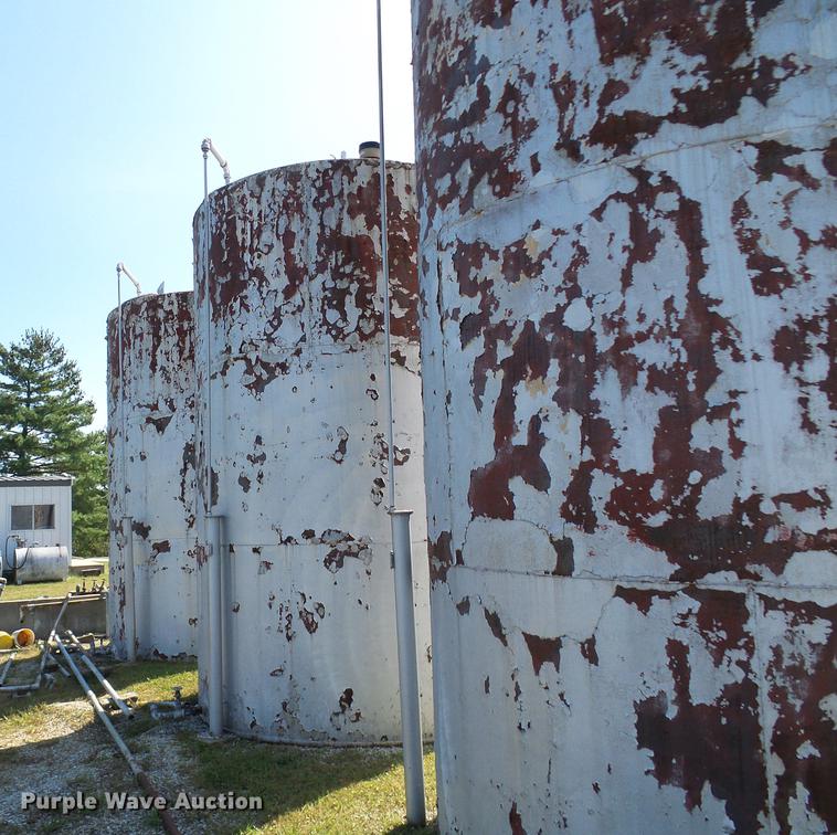 image for item DE5237 Fuel tanks and pumps