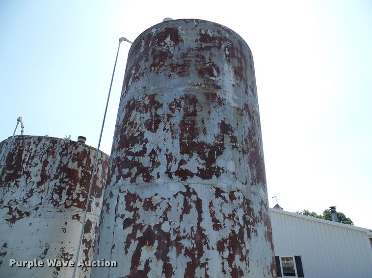 image for item DE5237 Fuel tanks and pumps