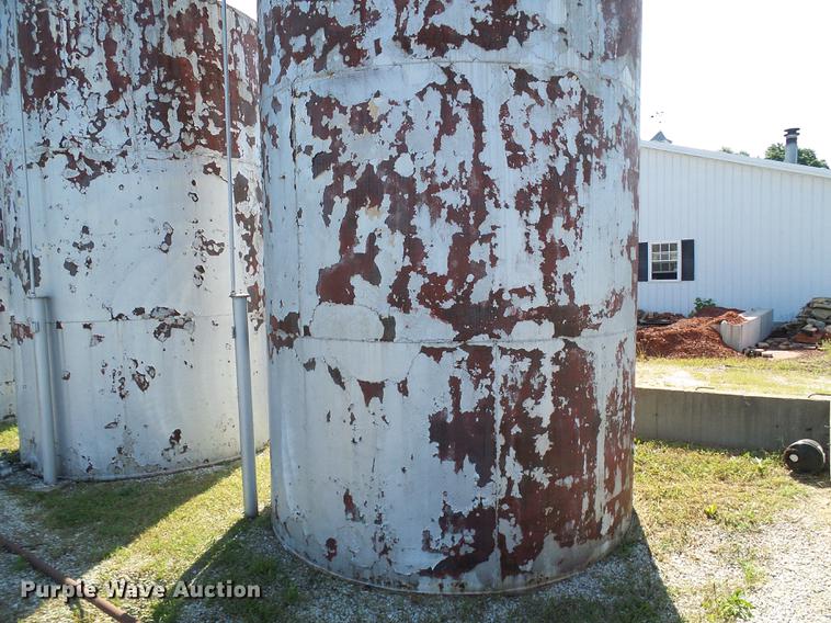 image for item DE5237 Fuel tanks and pumps