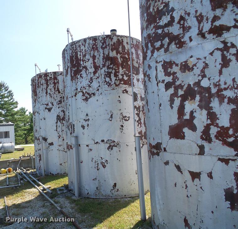 image for item DE5237 Fuel tanks and pumps