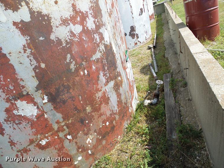 image for item DE5237 Fuel tanks and pumps