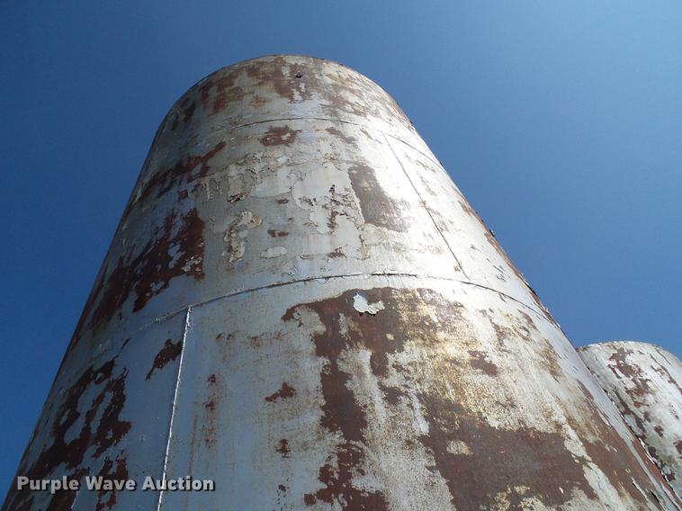 image for item DE5237 Fuel tanks and pumps