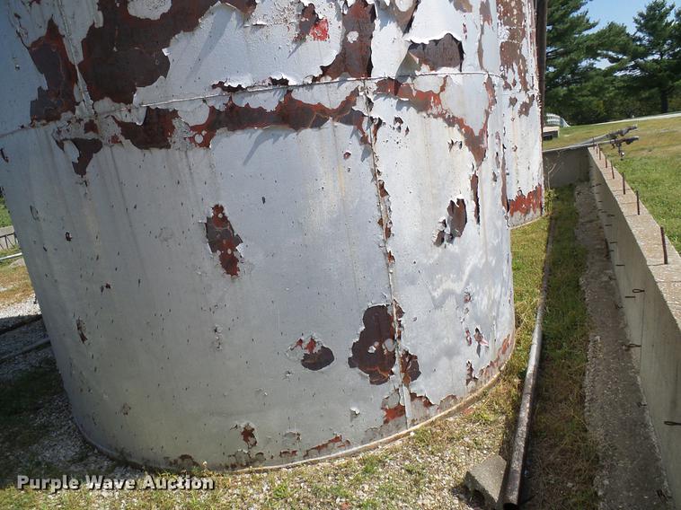 image for item DE5237 Fuel tanks and pumps