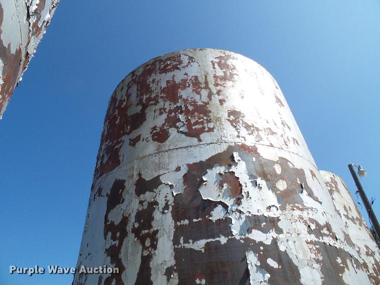 image for item DE5237 Fuel tanks and pumps