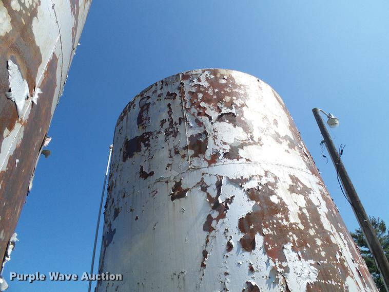 image for item DE5237 Fuel tanks and pumps