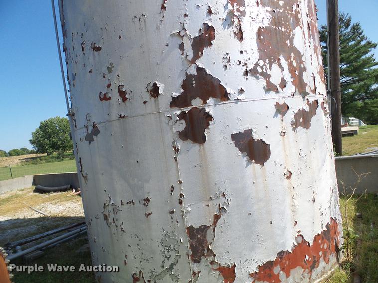 image for item DE5237 Fuel tanks and pumps