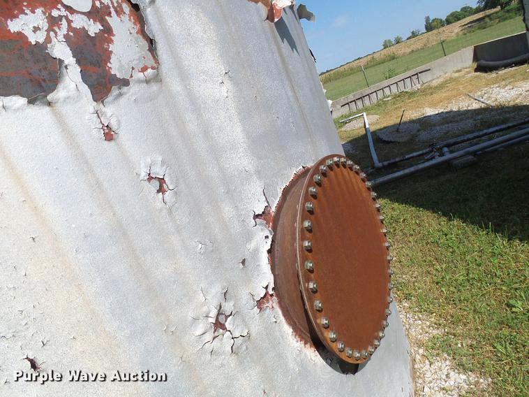 image for item DE5237 Fuel tanks and pumps