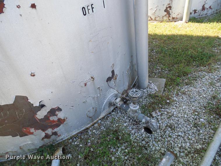 image for item DE5237 Fuel tanks and pumps