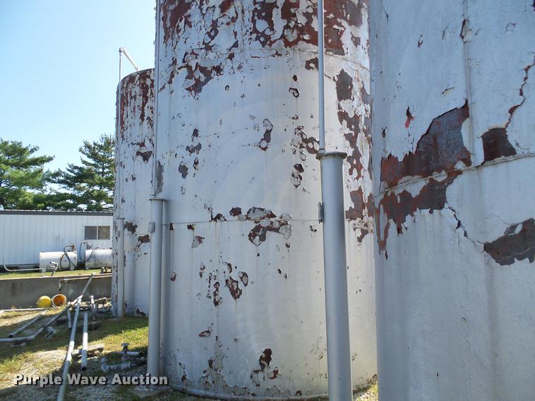 image for item DE5237 Fuel tanks and pumps