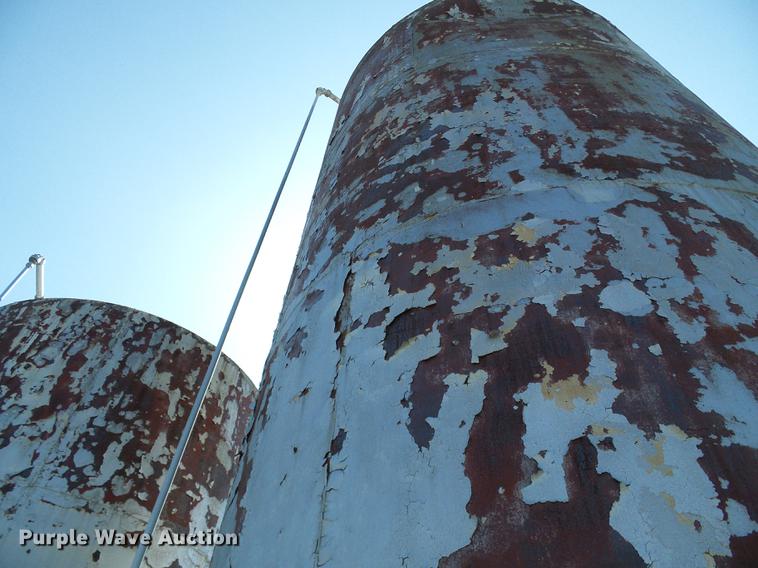 image for item DE5237 Fuel tanks and pumps