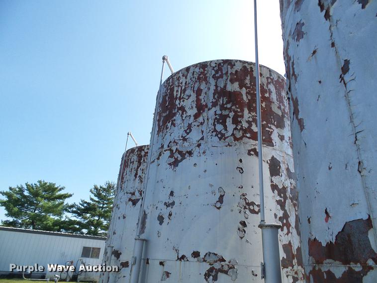 image for item DE5237 Fuel tanks and pumps