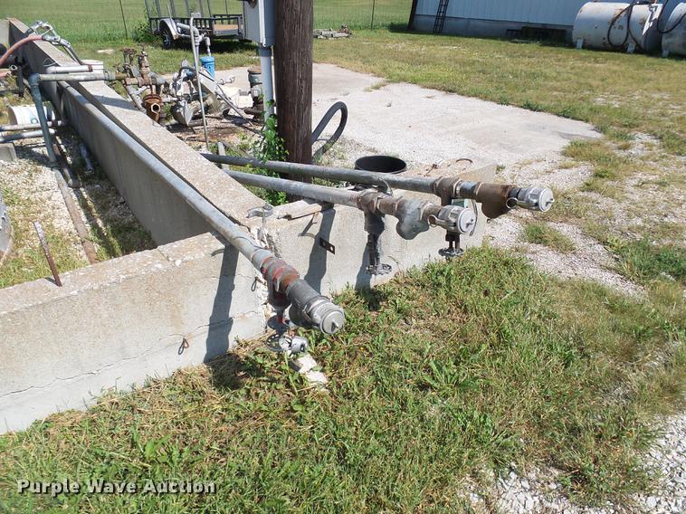 image for item DE5237 Fuel tanks and pumps