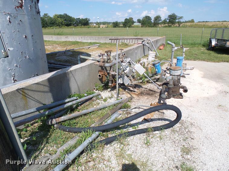 image for item DE5237 Fuel tanks and pumps