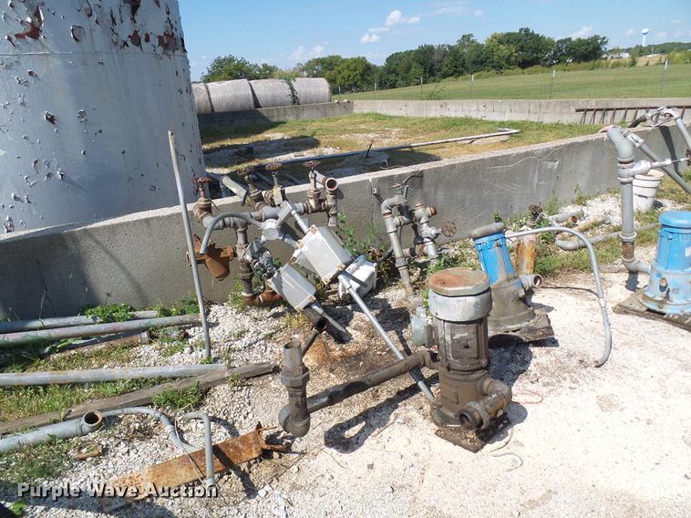 image for item DE5237 Fuel tanks and pumps