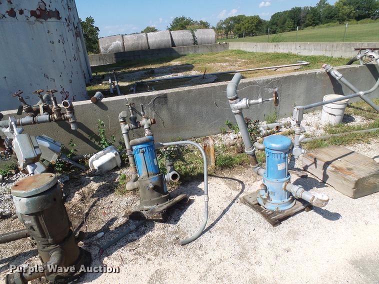 image for item DE5237 Fuel tanks and pumps