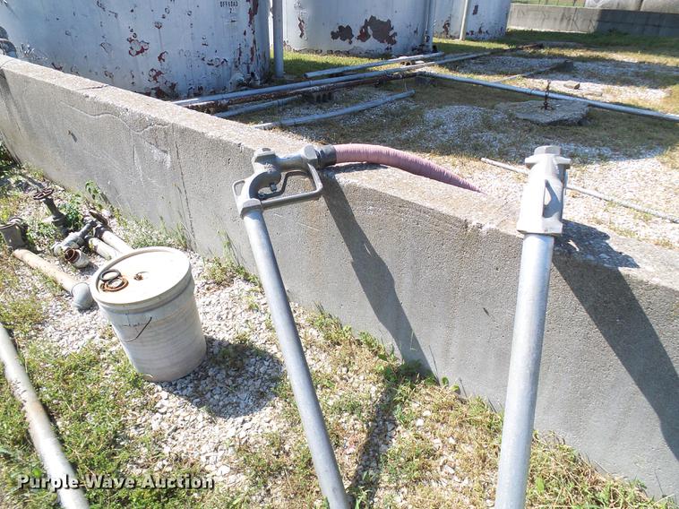 image for item DE5237 Fuel tanks and pumps