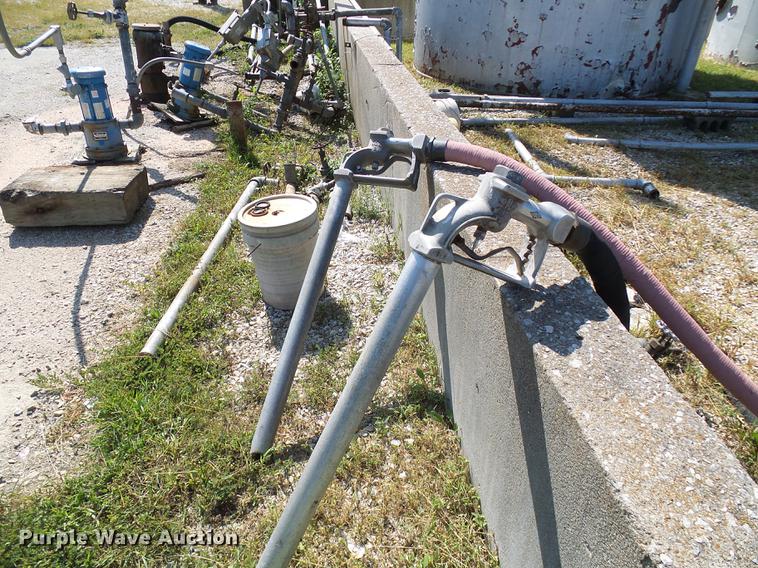 image for item DE5237 Fuel tanks and pumps