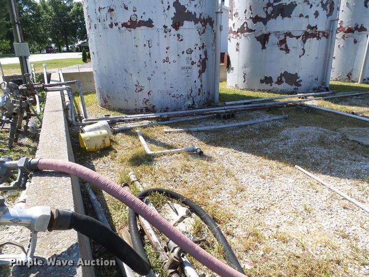 image for item DE5237 Fuel tanks and pumps