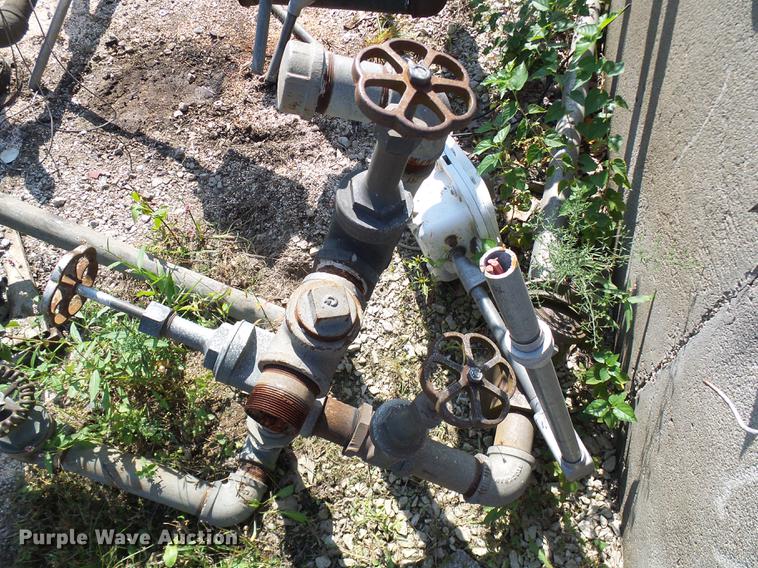 image for item DE5237 Fuel tanks and pumps