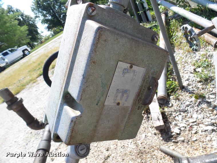 image for item DE5237 Fuel tanks and pumps