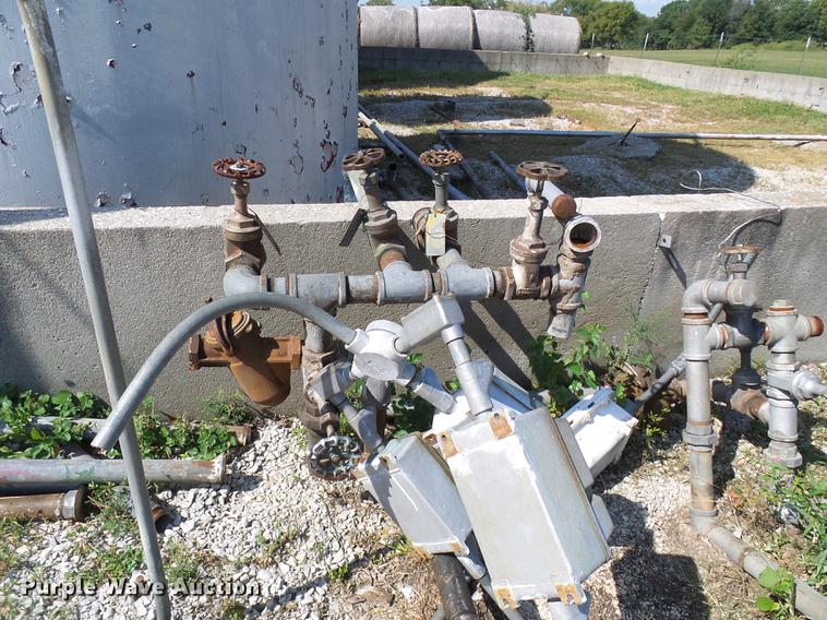 image for item DE5237 Fuel tanks and pumps