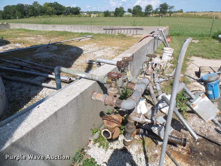 image for item DE5237 Fuel tanks and pumps