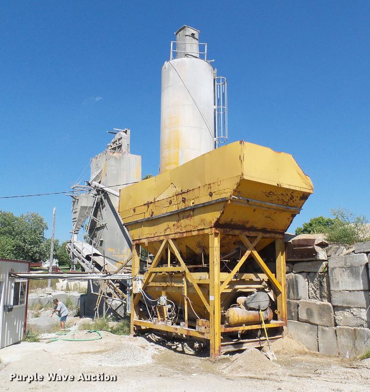 image for item DE5244 Ross 60-7 concrete batch plant with controller center building