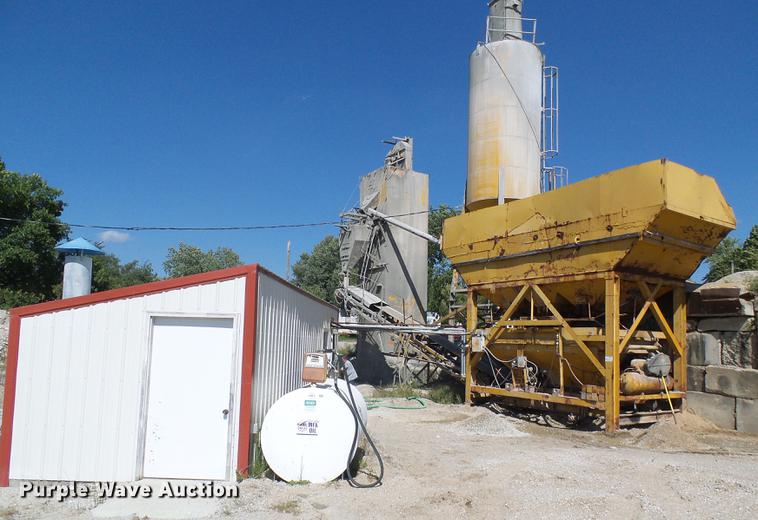 image for item DE5244 Ross 60-7 concrete batch plant with controller center building